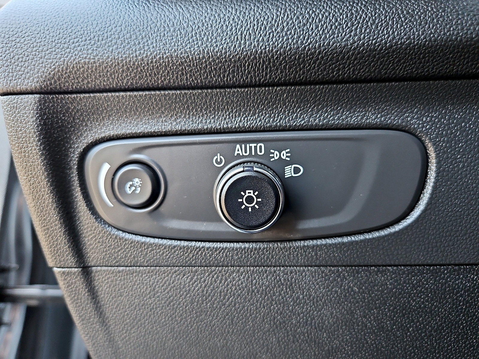 Certified 2023 Buick Envision Preferred FWD image 24