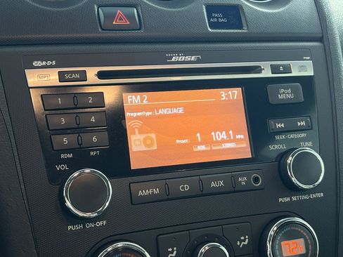 Used 2010 Nissan Altima 2.5 S w/ Premium Audio Pkg image 18