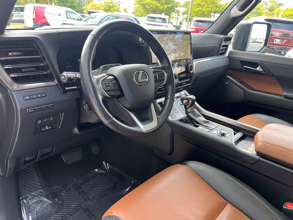 Used 2024 Lexus GX 550 w/ Accessory Package (Z1) AWD/4WD image 24