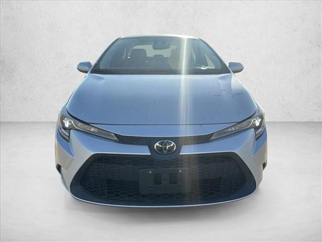 Used 2022 Toyota Corolla LE FWD image 2
