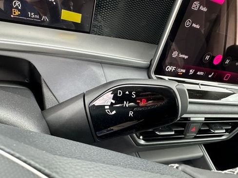 New 2026 Volkswagen Tiguan SE AWD/4WD image 34