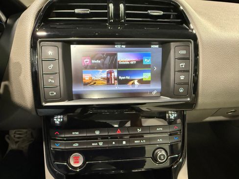 Used 2017 Jaguar XE Premium image 28