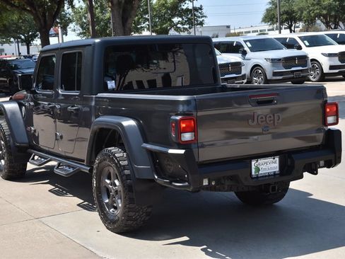 Used 2023 Jeep Gladiator Rubicon w/ Cold Weather Group AWD/4WD image 10