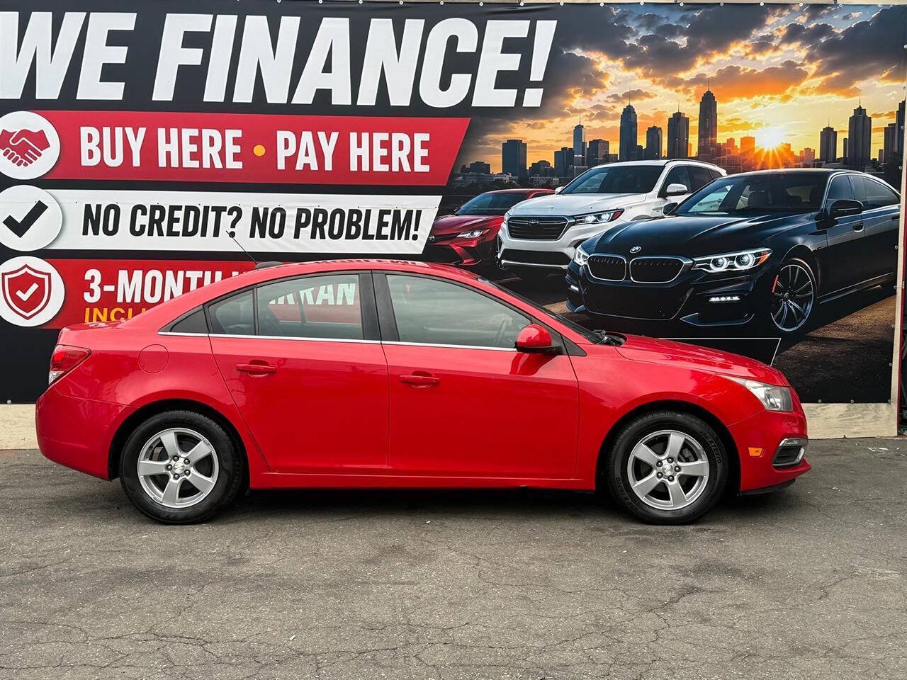 Used 2015 Chevrolet Cruze LT w/ Technology Package FWD image 3