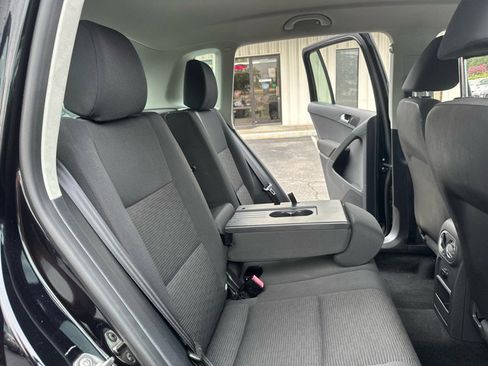 Used 2013 Volkswagen Tiguan S image 40