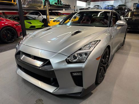 Used 2018 Nissan GT-R Premium w/ Premium Interior Package AWD/4WD image 11