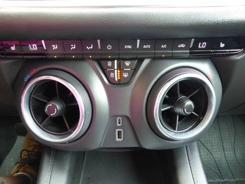Used 2019 Chevrolet Blazer LT AWD/4WD image 50