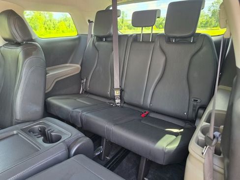 Used 2026 Kia Carnival FWD image 9