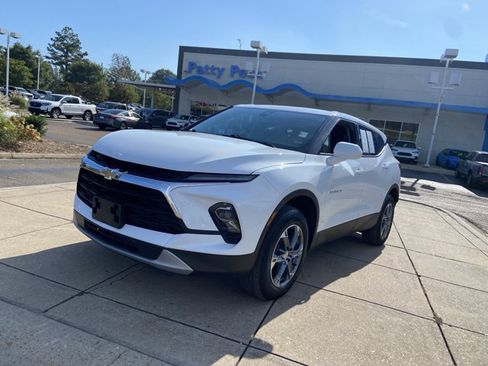 Used 2025 Chevrolet Blazer LT FWD image 4