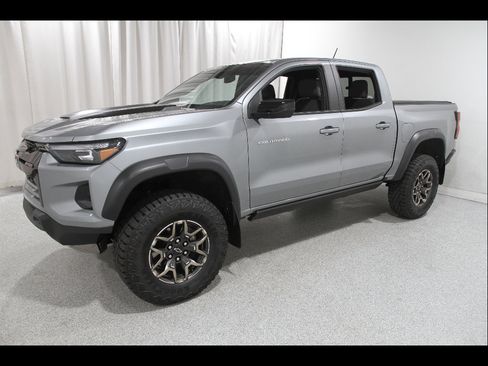 Used 2024 Chevrolet Colorado ZR2 AWD/4WD image 3