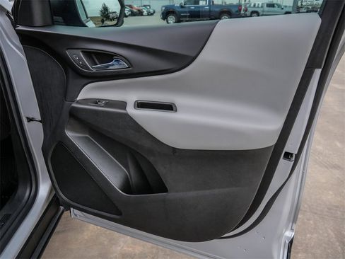 Used 2020 Chevrolet Equinox LS w/ LS Convenience Package image 16