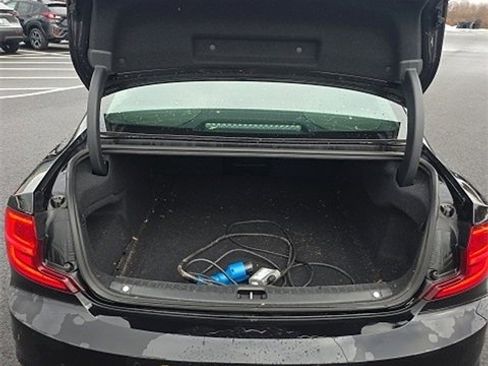 Used 2018 Volvo S90 T8 Inscription image 7