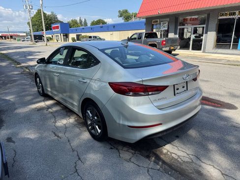 Used 2017 Hyundai Elantra SE FWD image 6