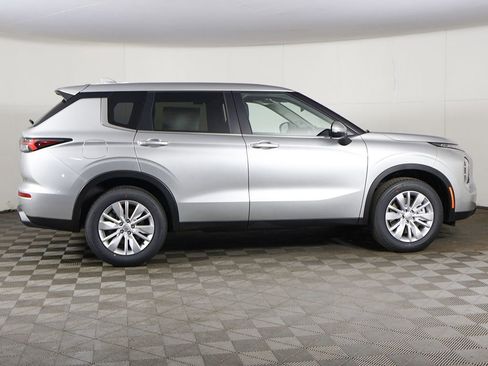 New 2026 Mitsubishi Outlander ES image 17