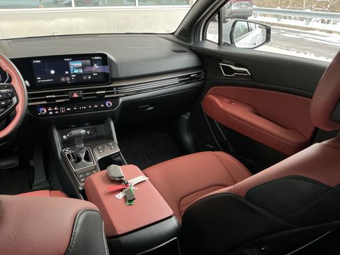 Used 2026 Kia Sportage SX image 16