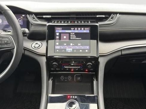Used 2023 Jeep Grand Cherokee Altitude AWD/4WD image 11