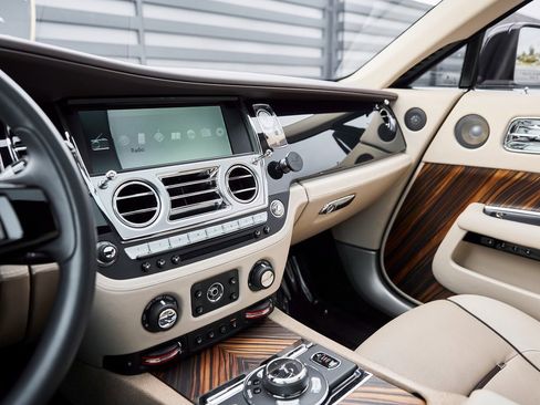 Used 2014 Rolls-Royce Wraith image 61