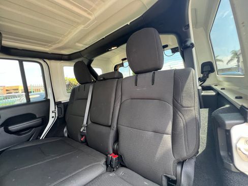 Used 2023 Jeep Wrangler Unlimited w/ Convenience Group AWD/4WD image 11