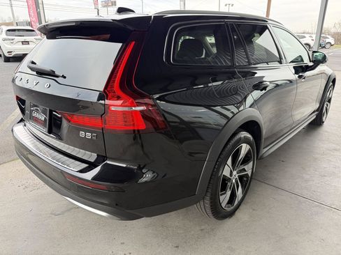 Used 2024 Volvo V60 B5 Cross Country Plus image 4