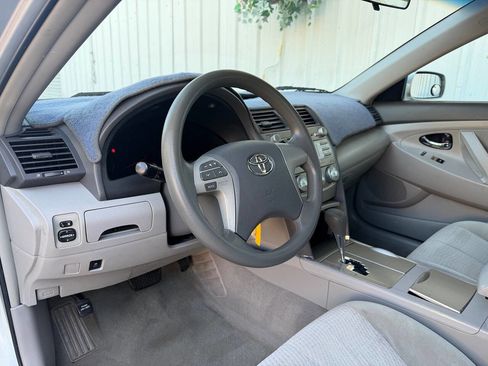 Used 2011 Toyota Camry LE FWD image 8