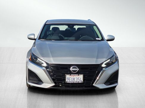 Used 2023 Nissan Altima 2.5 SV image 2