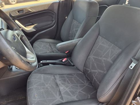 Used 2013 Ford Fiesta SE image 3