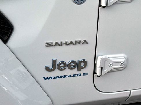 Used 2024 Jeep Wrangler Unlimited Sahara w/ Safety Group image 5