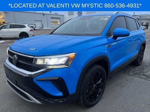 Certified 2023 Volkswagen Taos SE w/ Panoramic Sunroof Package image 2