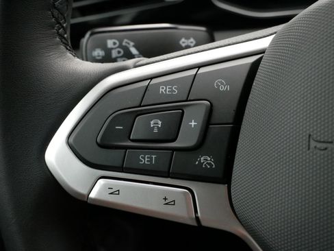 Certified 2025 Volkswagen Jetta Sport image 25