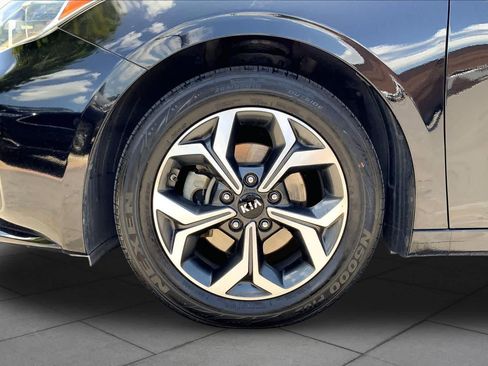 Used 2021 Kia Forte LXS FWD image 11