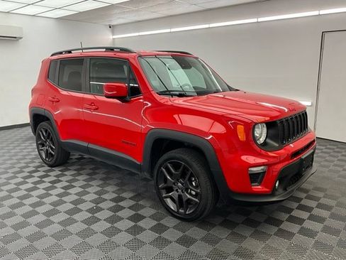 Used 2022 Jeep Renegade Latitude w/ Convenience Group AWD/4WD image 3