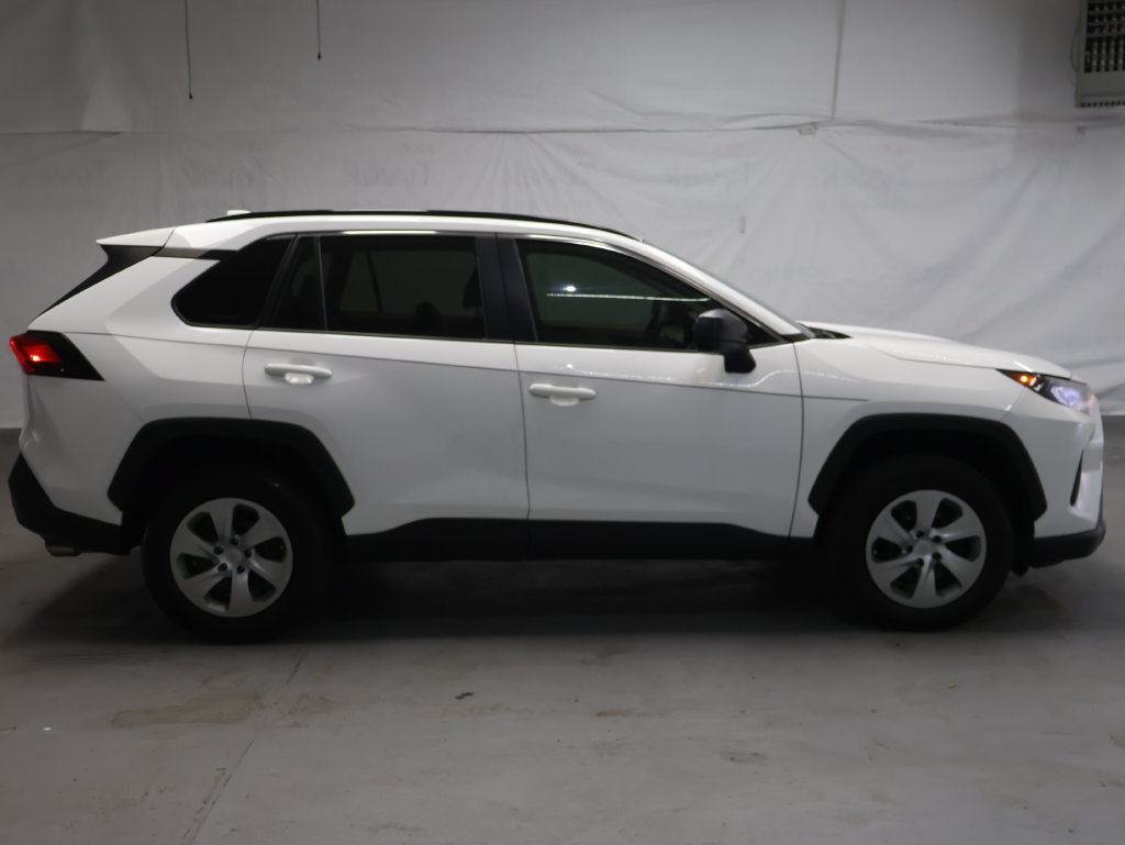 Used 2020 Toyota RAV4 LE FWD image 8