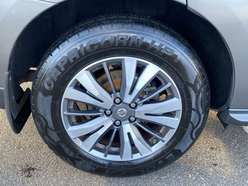 Used 2018 Nissan Pathfinder S image 18
