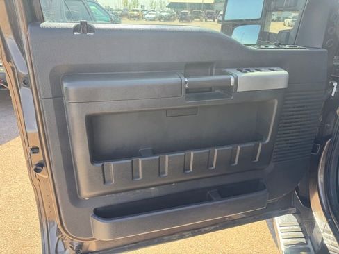 Used 2015 Ford F250 Lariat w/ Chrome Package AWD/4WD image 5