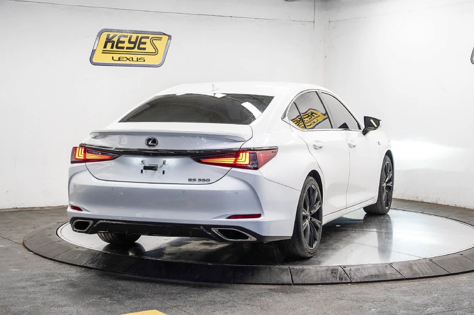 Used 2022 Lexus ES 350 F Sport w/ Accessory Package FWD image 4