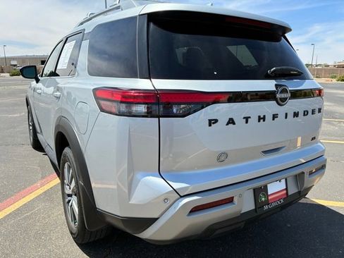 Certified 2023 Nissan Pathfinder SL w/ Black Appearance Package image 4