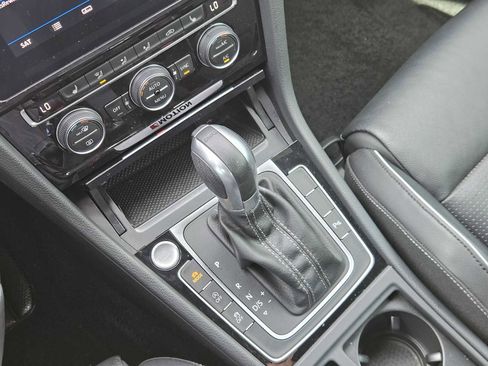 Used 2019 Volkswagen Golf R image 20