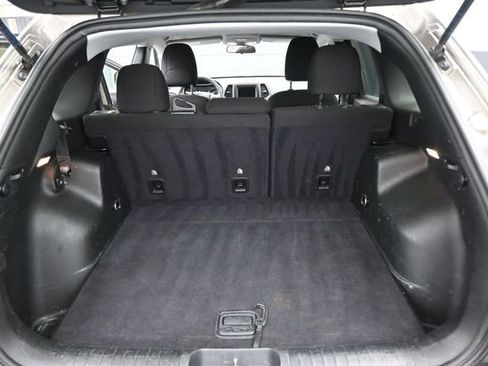 Used 2019 Jeep Cherokee Latitude w/ Popular Appearance Group FWD image 10