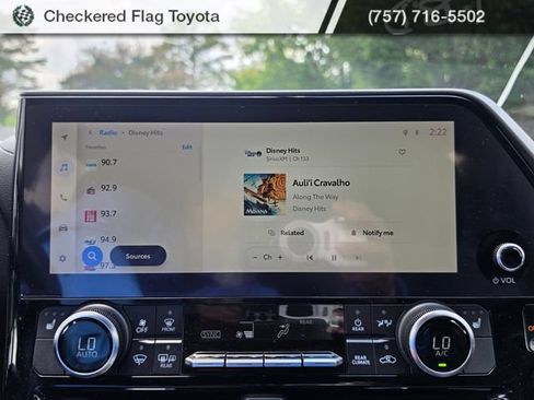 Used 2023 Toyota Highlander XLE FWD image 16