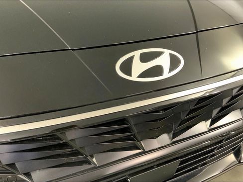 Used 2025 Hyundai Elantra Limited FWD image 29