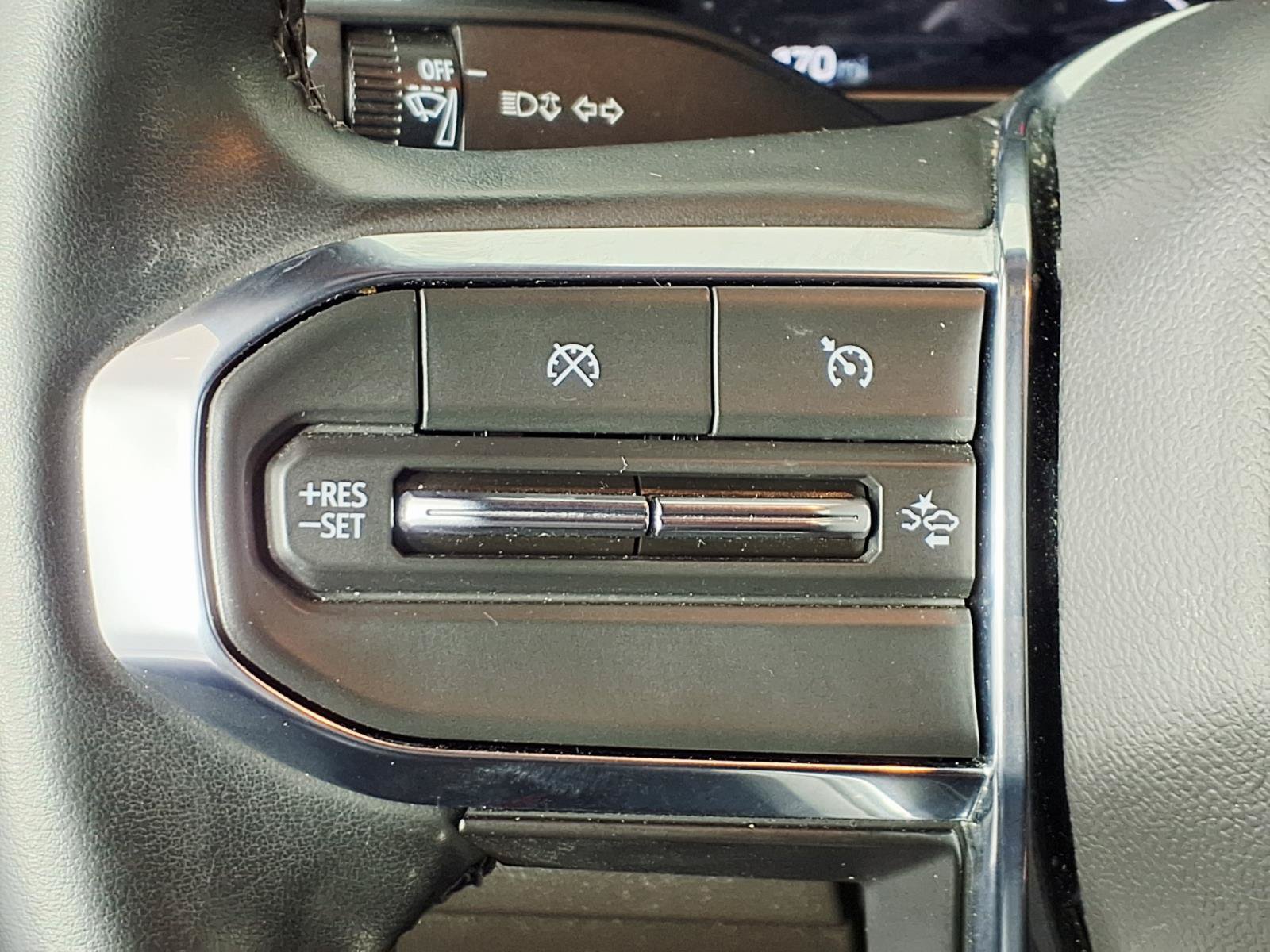 Used 2024 GMC Canyon Elevation w/ Elevation Premium Package RWD image 13