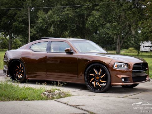 Used 2010 Dodge Charger SXT RWD image 2