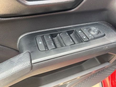 Used 2025 Toyota Tacoma SR5 AWD/4WD image 12