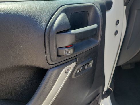 Used 2014 Jeep Wrangler Unlimited Sahara w/ Connectivity Group AWD/4WD image 18