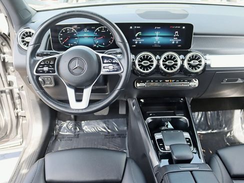 Used 2020 Mercedes-Benz GLB 250 4MATIC image 17