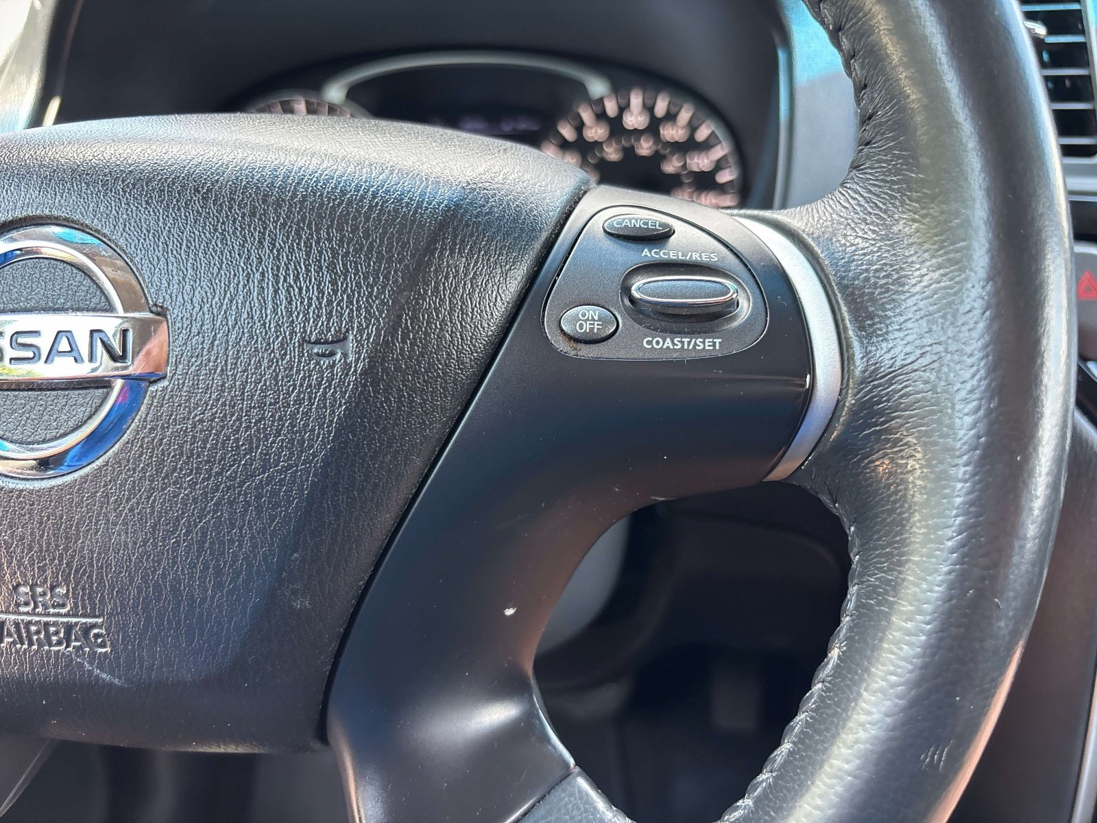 Used 2015 Nissan Pathfinder SV FWD image 23