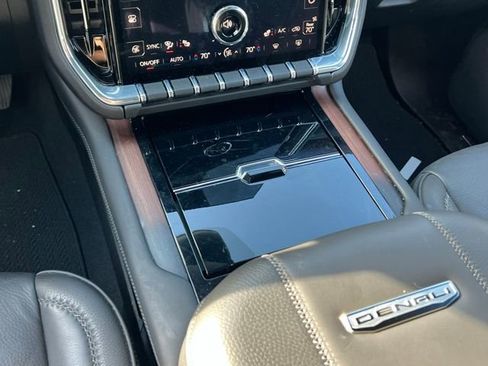 Used 2025 GMC Yukon Denali image 17