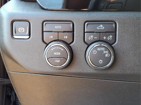 Used 2025 Chevrolet Silverado 1500 LT AWD/4WD image 14