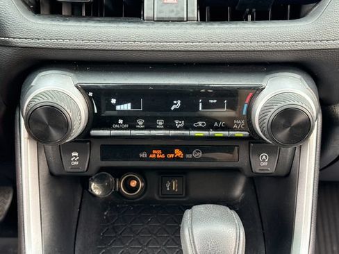 Used 2023 Toyota RAV4 LE AWD/4WD image 28