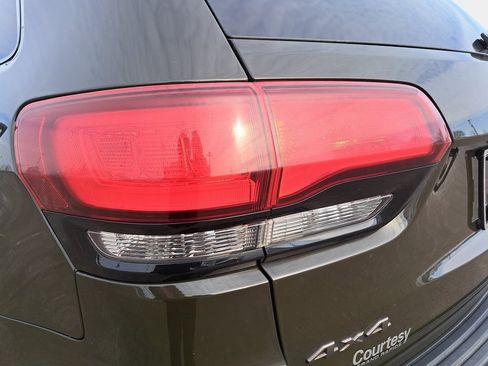 Used 2016 Jeep Grand Cherokee Laredo 75th Anniversary image 33